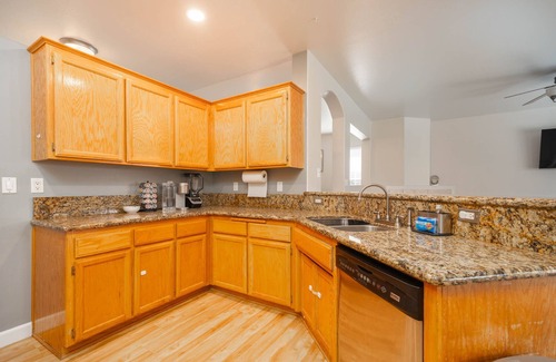 River Oaks Casa | Central bliss near parks & shops