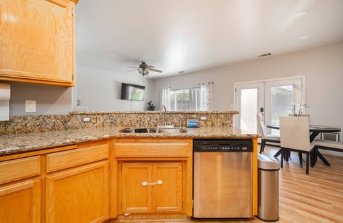 River Oaks Casa | Central bliss near parks & shops