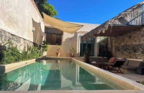 Barrio de Santiago Casa | Central & Bohemian House Pool Yard