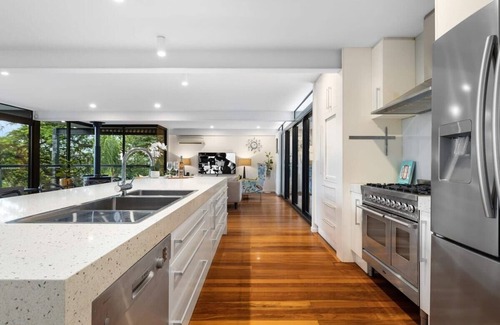 Seven Hills Casa | Calm Springs|Spacious Family Home|Fireplace|Pool
