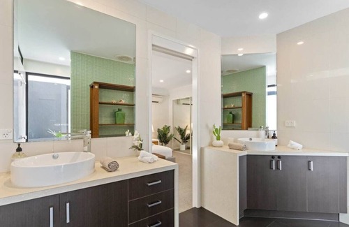 Seven Hills Casa | Calm Springs|Spacious Family Home|Fireplace|Pool