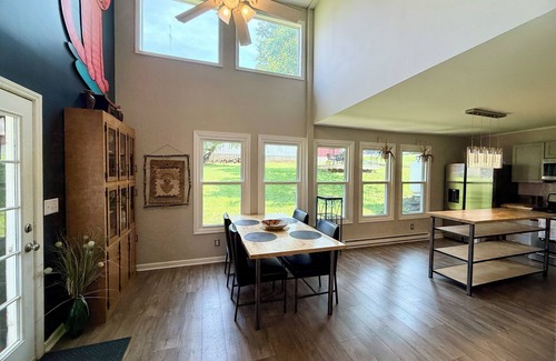 Broadway Casa | Central Broadway Stay across from the Park & Creek - Shenandoah Valley Treasure!