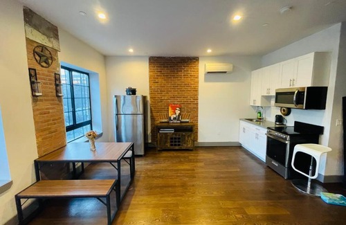 Bedford-Stuyvesant Apartamento | Central Brooklyn Loft. 4 stops to Manhattan.