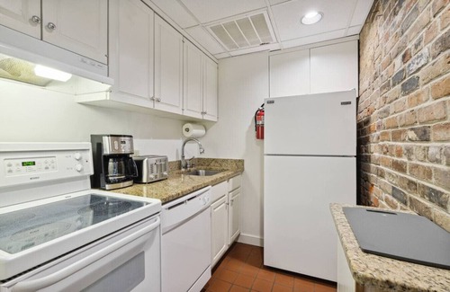 Arts/Warehouse District Apartamento | Central Business District Monthly Rental - 1BR/1BA