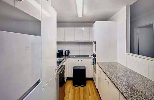 City West Apartamento | Central Canberra 3BR , Views Pool Gym & Parking
