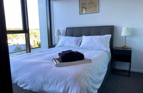 Reid Apartamento | Central Canberra City apartment with study and full amenities including parking