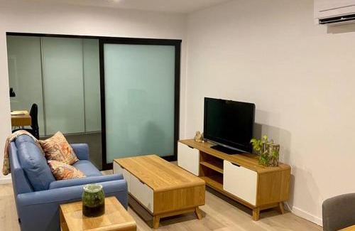 Reid Apartamento | Central Canberra City apartment with study and full amenities including parking