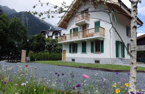 Chamonix City Centre Apartamento | Central Chamonix, apartamento de 3 dormitorios con jardín privado y vistas al Mont Blanc
