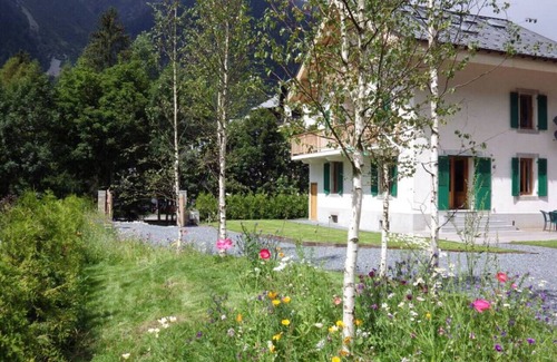 Chamonix City Centre Apartamento | Central Chamonix, apartamento de 3 dormitorios con jardín privado y vistas al Mont Blanc