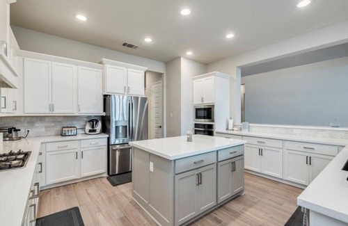 San Marcos Casa | Central City Retreat - Dedicated Office w/ Amenity Center w/ 2 Pools & Gym.