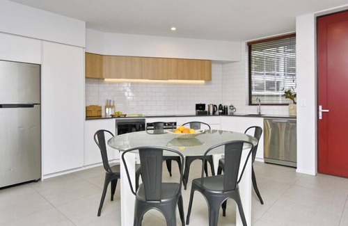 Christchurch City Centre Casa | Lichfield Apartment-City Location - 3 Bedroom Apartment