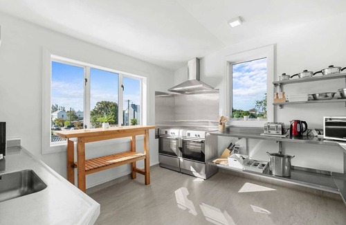 Christchurch City Centre Villa | Central City Villa perfect for up to 12-guests