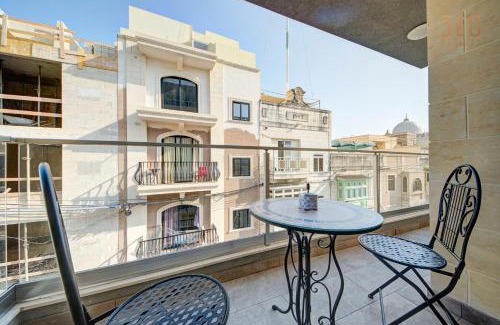 Qormi Apartamento | Central Comfort, Stylish 2BR Apt with Balconies by 360 Estates