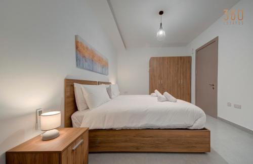 Qormi Apartamento | Central Comfort, Stylish 2BR Apt with Balconies by 360 Estates