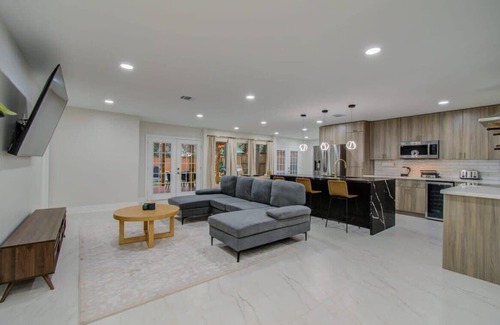 Houston Casa | Central Convenience x Modern Luxury - Heart of Houston