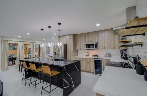 Houston Casa | Central Convenience x Modern Luxury - Heart of Houston