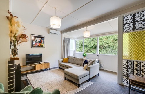 Napier Casa | Central Cottage - Napier Holiday Home