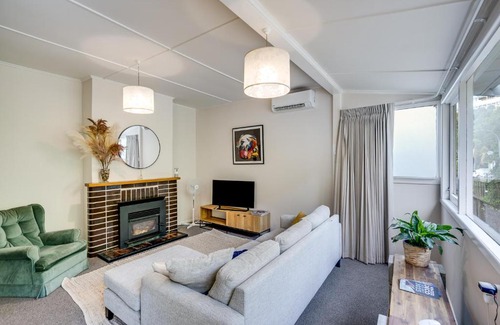 Napier Casa | Central Cottage - Napier Holiday Home