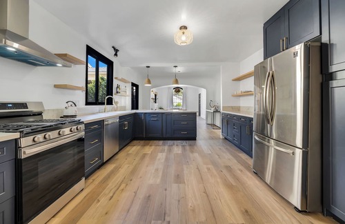 Beverly Grove Cabaña | Central Cottage with Court Yard and Guest House