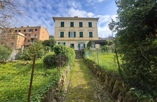 Bogliasco Apartamento | Central Design Flat With Parking, Bogliasco