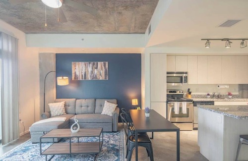 Evans Churchill Apartamento | Heart of PHX 1BR APT in CDT with Gym Pool Parking