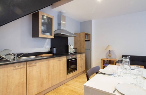 Cauterets Apartamento | Dúplex céntrico en Cauterets: 2 habitaciones, WiFi, local ski y cocina equipada