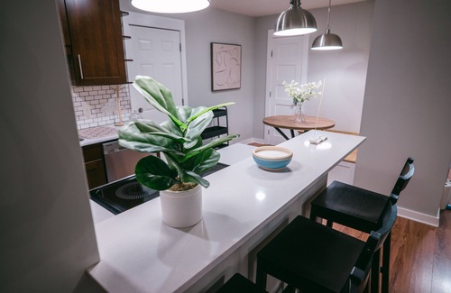 East MLK Casa | Central East Austin Fun Home with Sand Court + Games