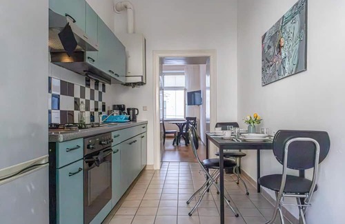 Favoriten Apartamento | Central Elegance 2 BR Apt @Vienna's Vibrant Center