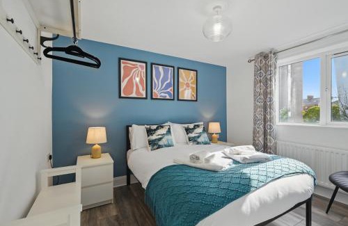 Queens Quarter Apartamento | Central flat 4 bedroom, 2 bathroom, 2x parking - StayByNumbers