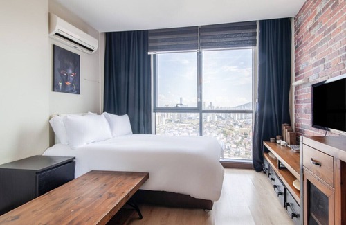 Atasehir Apartamento | Central Flat with Amazing City View in Atasehir