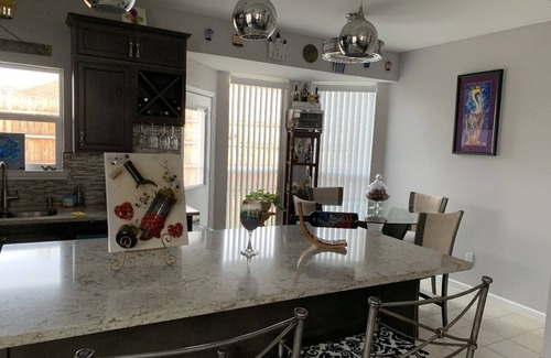 Ederville Casa | 10 minutes to AT&T stadium, Rangers Ballpark, and Six Flags! Central to it all !