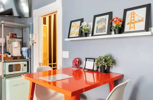 Hayes Valley Apartamento | Central Guest Favorite: Walk to Everything: Steps from Valencia & Hayes Valley