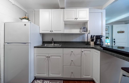 Liliha - Kapalama Condominio | Central HNL, Well-Established Neighborhood, Tandem Parking, Pet-Friendly!