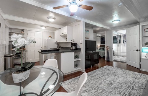 Liliha - Kapalama Condominio | Central HNL, Well-Established Neighborhood, Tandem Parking, Pet-Friendly!