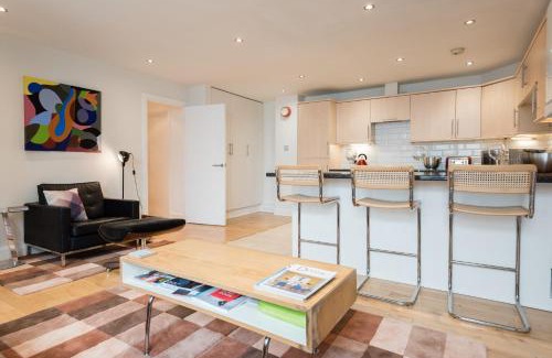 Kennington Apartamento | Central Home with Parking near Waterloo & St Thomas & Big Ben & Parliament