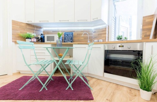 Inner City Budapest Apartamento | Central Homy Studio for Couples
