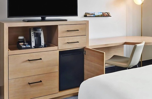 Downtown San Diego Hotel | Central Hotel with Fitness Center & Bar Artistic City - 4 Classic Rooms