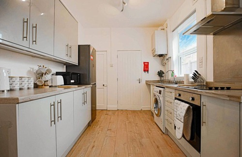 Northampton Casa | Central House - PoolTable + FastWifi + FreeParking