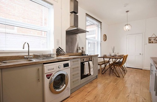 Northampton Casa | Central House - PoolTable + FastWifi + FreeParking
