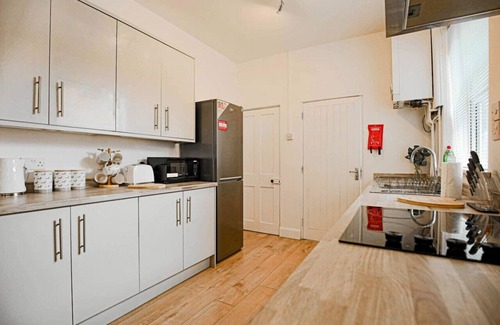 Northampton Casa | Central House - PoolTable + FastWifi + FreeParking