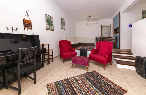 Dagbelen Casa | Central House with Shared Po
