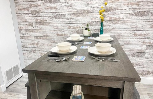 Huron Apartamento | Central Huron Modern Townhome