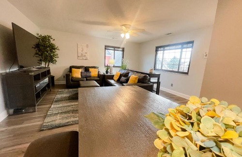 Huron Apartamento | Central Huron Modern Townhome