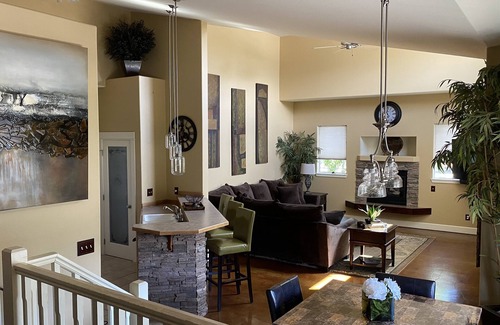 Redmond Casa | Central in Central Oregon!