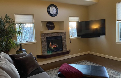 Redmond Casa | Central in Central Oregon!
