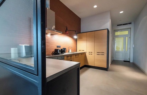 Inner City Budapest Apartamento | Central Industrial Luxury Home