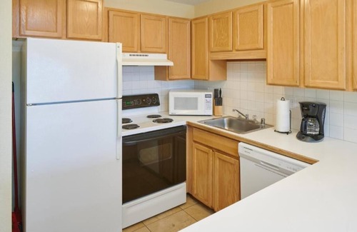 Nawiliwili Apartamento | Central Kauai Location – Walk to Beach, Enjoy Pool & Explore the Island Easily