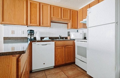 Nawiliwili Apartamento | Central Kauai Location – Walk to Beach, Enjoy Pool & Explore the Island Easily