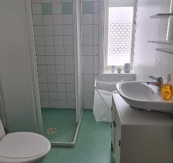 Lindesberg Apartamento | Central lägenhet med gratis parkering