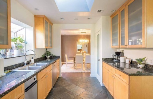 Los Angeles Casa | Central LA Luxe w/ Resort Style Pool & HotTub